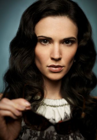 Laura Mennell