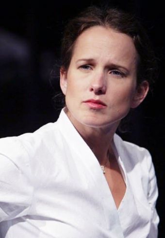 Jennifer Dundas