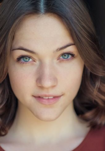 Violett Beane