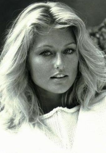 Mary Stavin