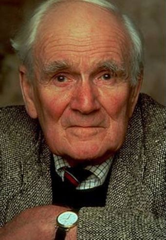 Desmond Llewelyn
