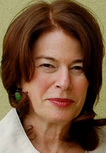 Davia Nelson