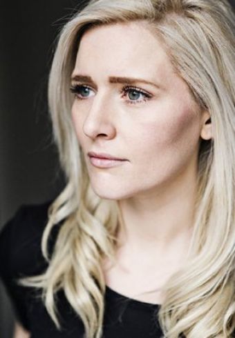 Amy De Bhrún