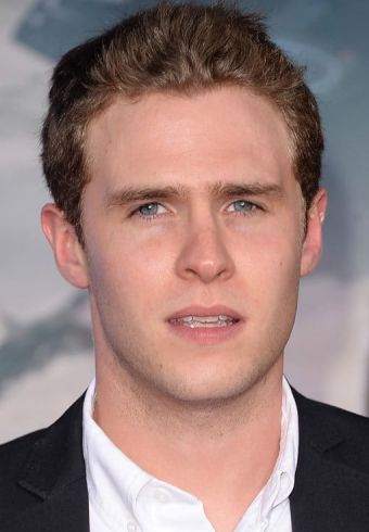 Iain De Caestecker