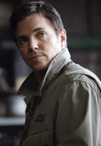 Nicholas Lea