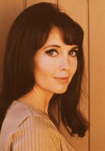 Anjanette Comer