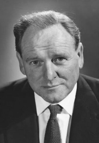 Bernard Lee