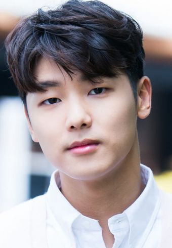 Kang Min-hyuk